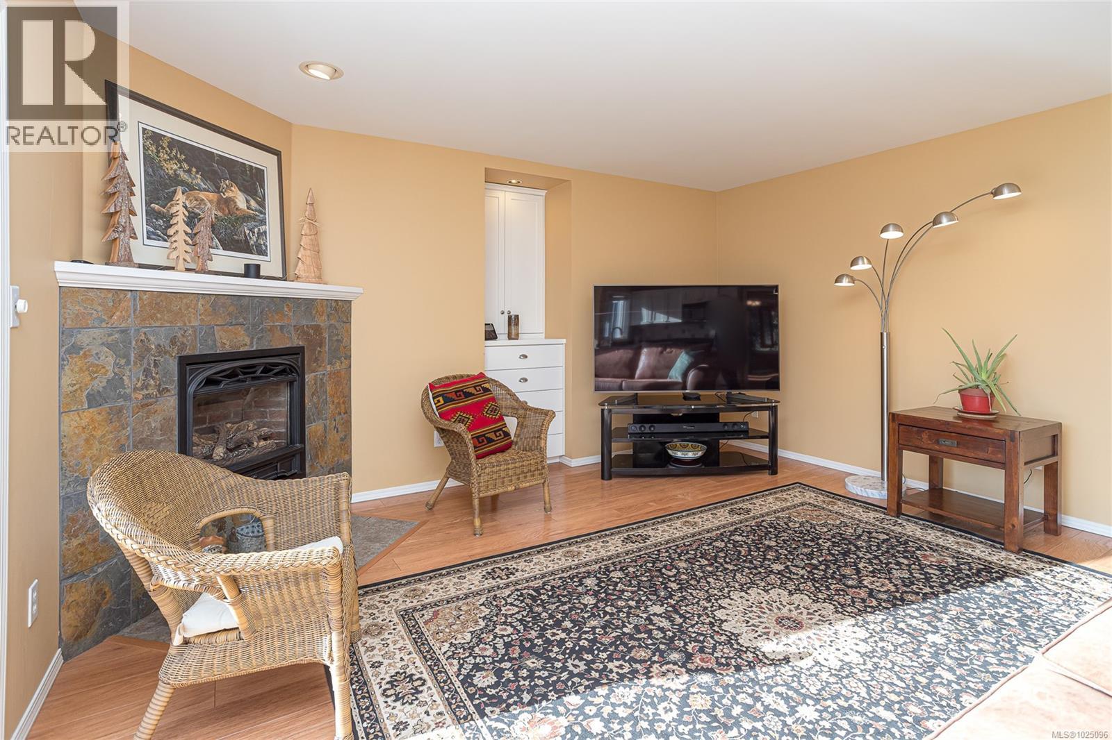 8273 Thomson Pl, Central Saanich