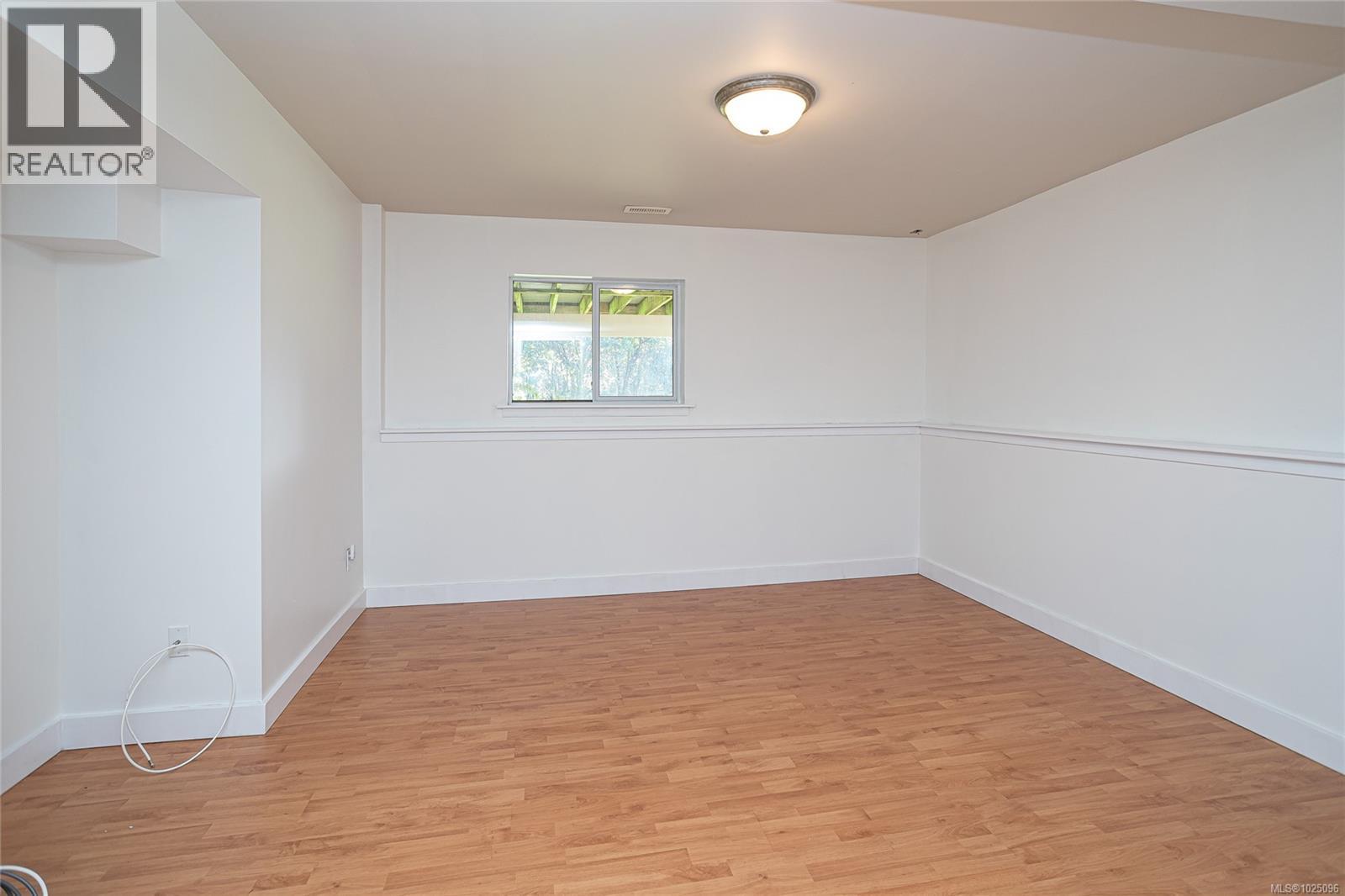 8273 Thomson Pl, Central Saanich