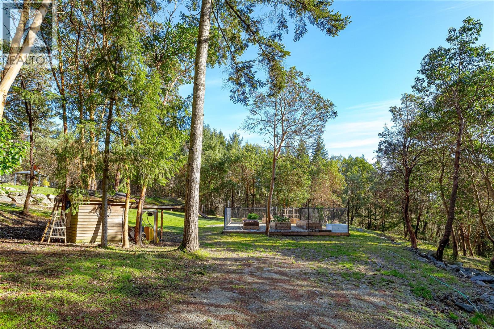 8273 Thomson Pl, Central Saanich