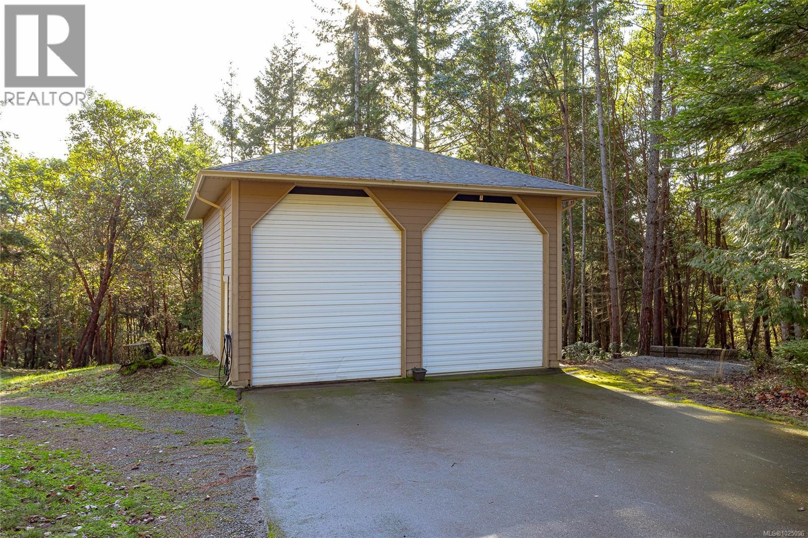 8273 Thomson Pl, Central Saanich