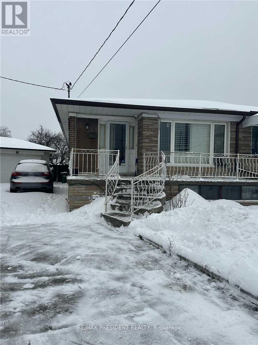 23 DAVELAYNE ROAD - Photo 2 of 15, Toronto (Humbermede), Ontario