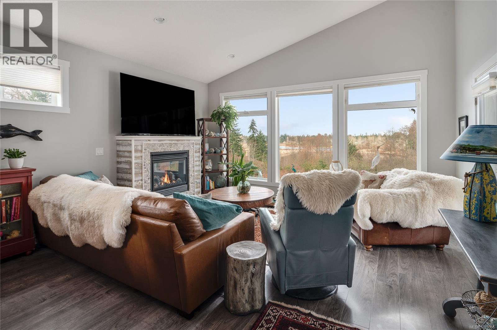 2118 VILLAGE DR - 16