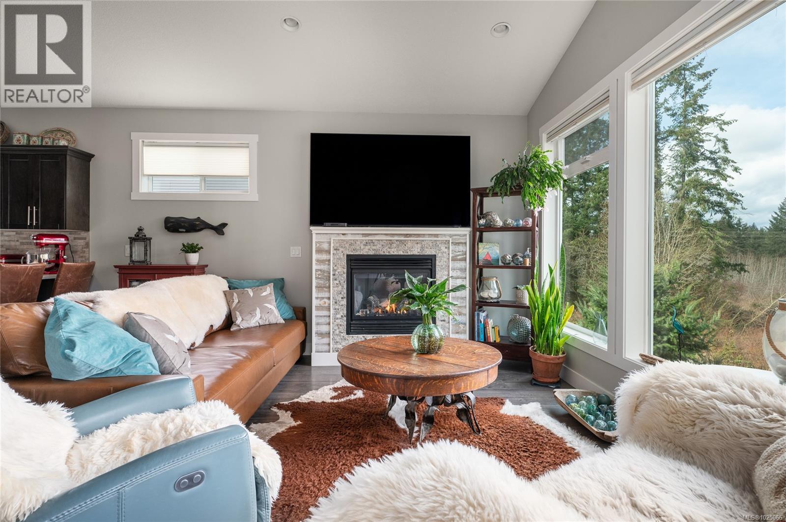 2118 VILLAGE DR - 17