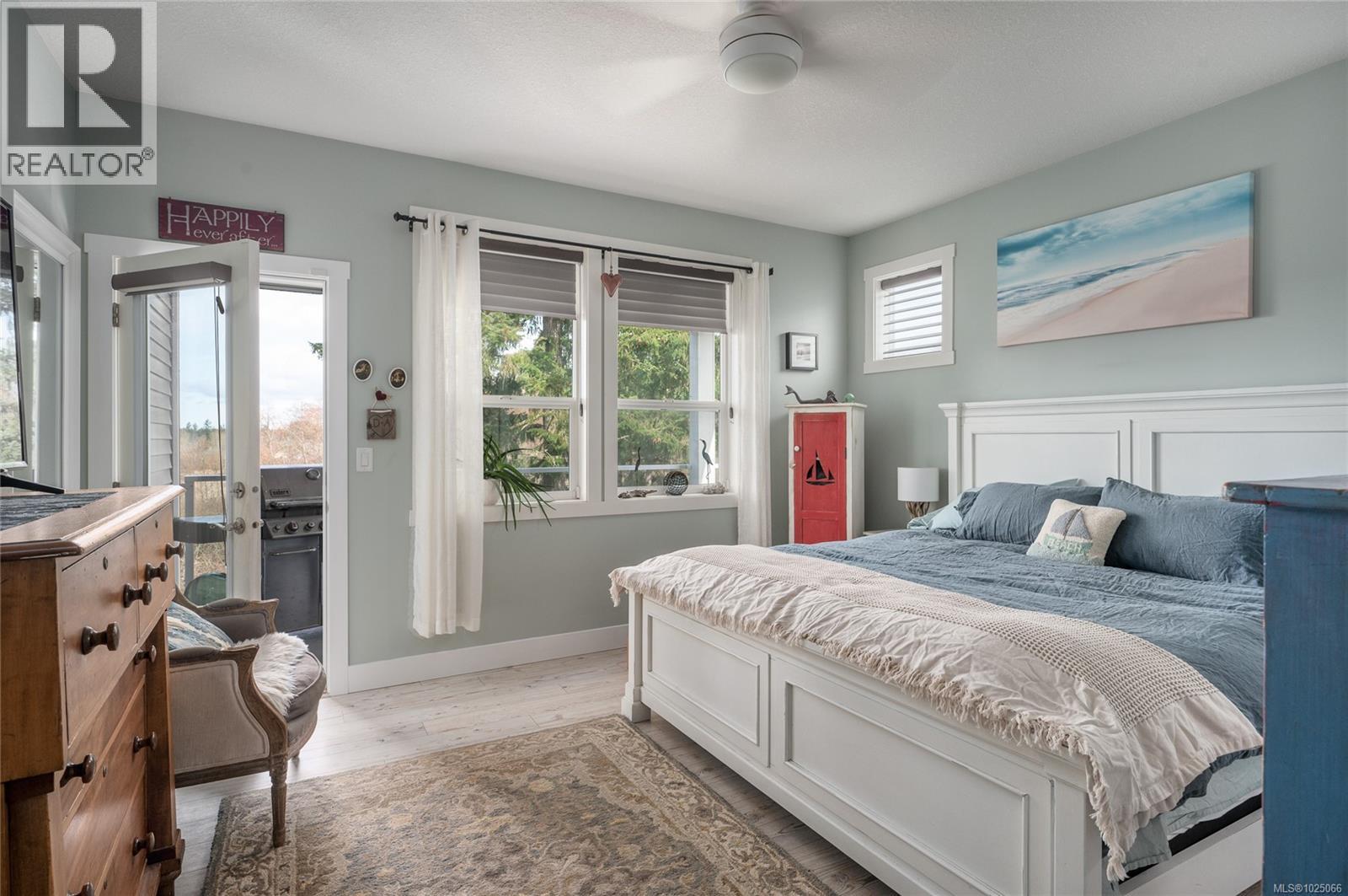 2118 VILLAGE DR - 24