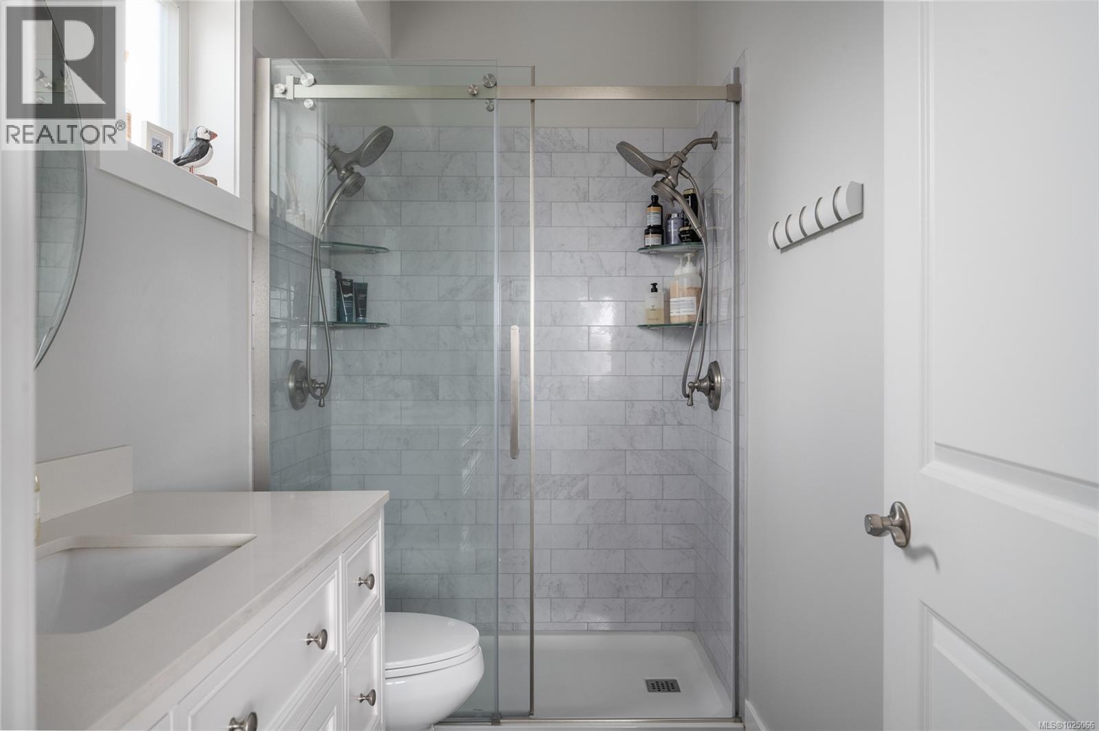 2118 VILLAGE DR - 27