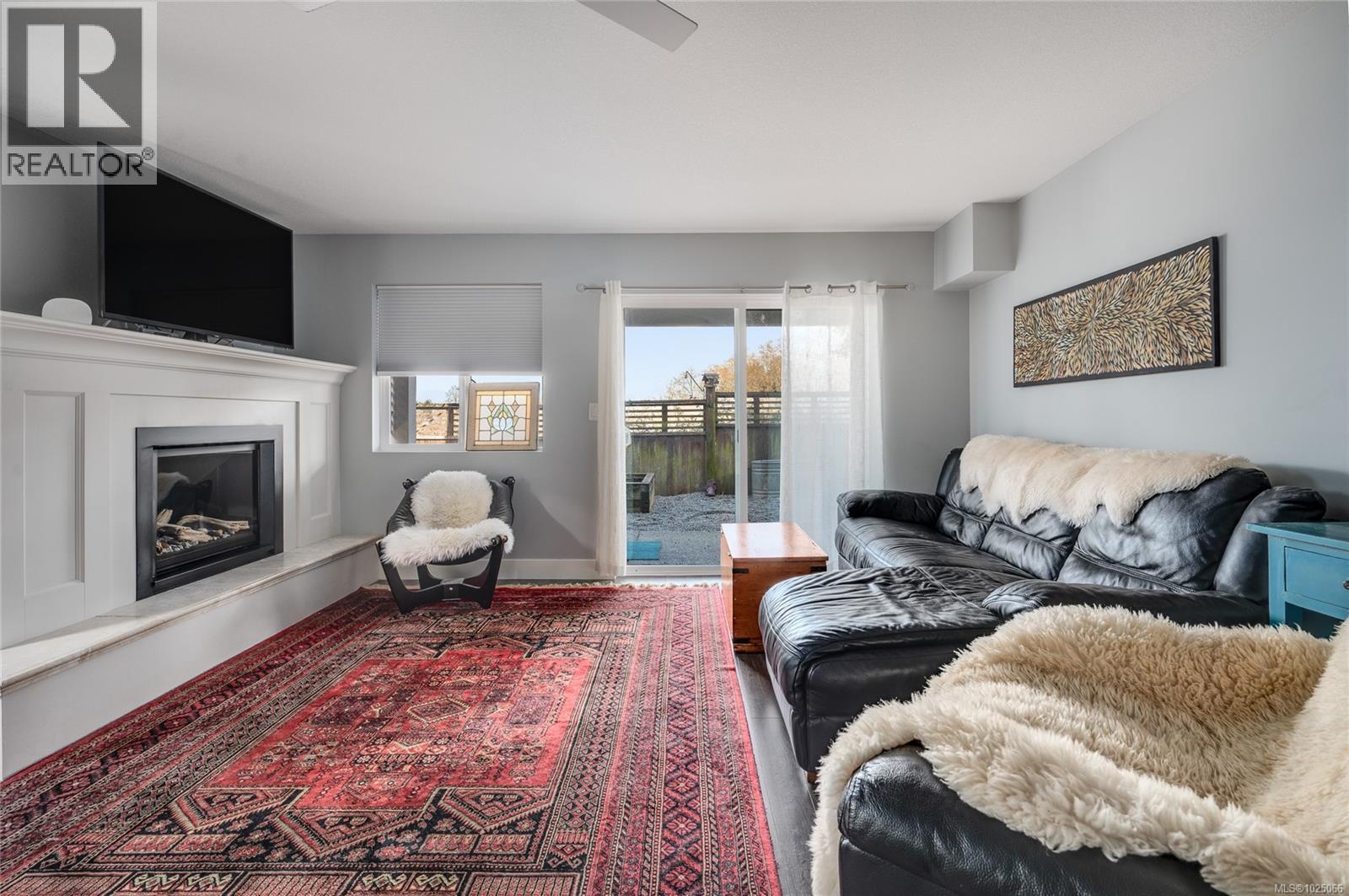 2118 VILLAGE DR - 40