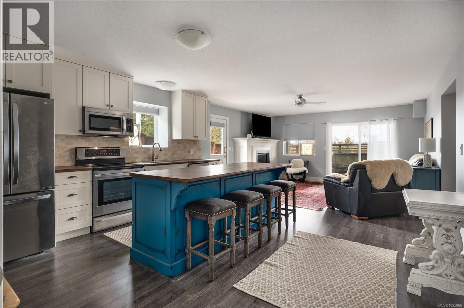 2118 VILLAGE DR - 36