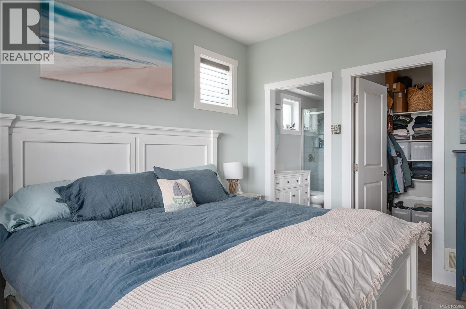 2118 VILLAGE DR - 26