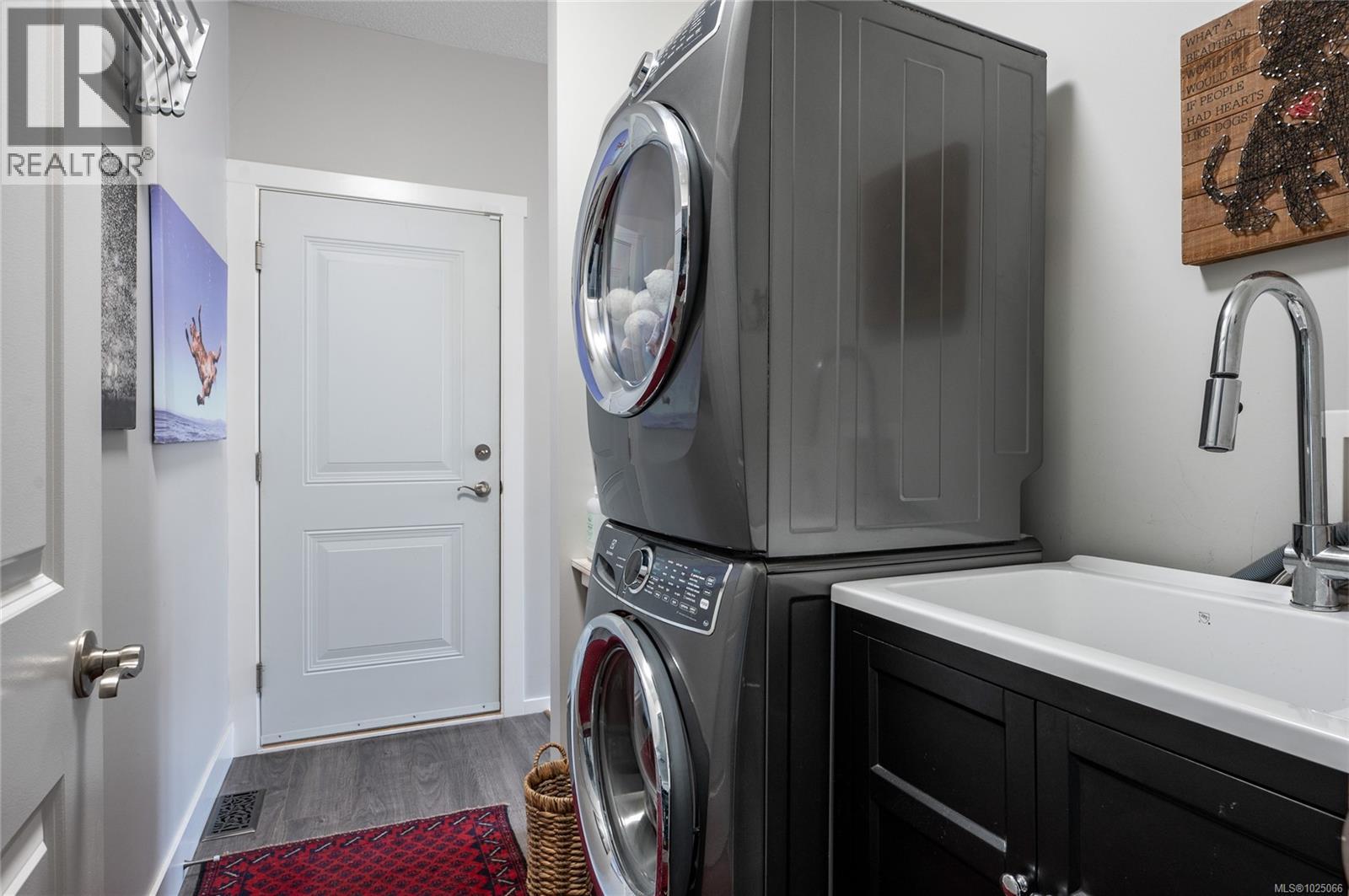 2118 VILLAGE DR - 32