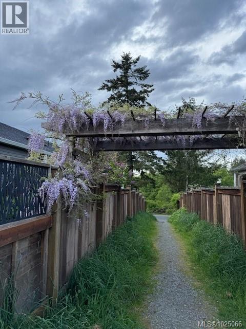 2118 VILLAGE DR - 58