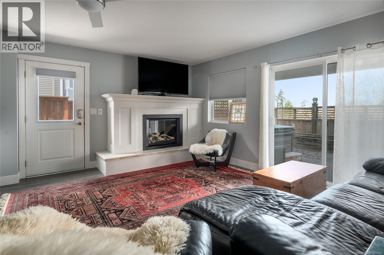 2118 VILLAGE DR - 39