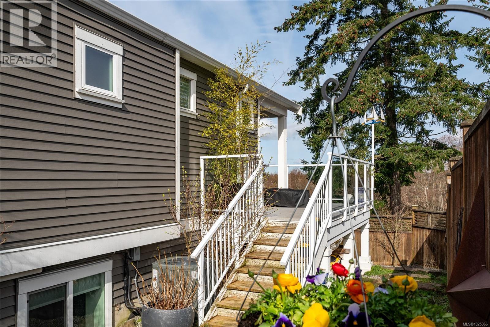 2118 VILLAGE DR - 47