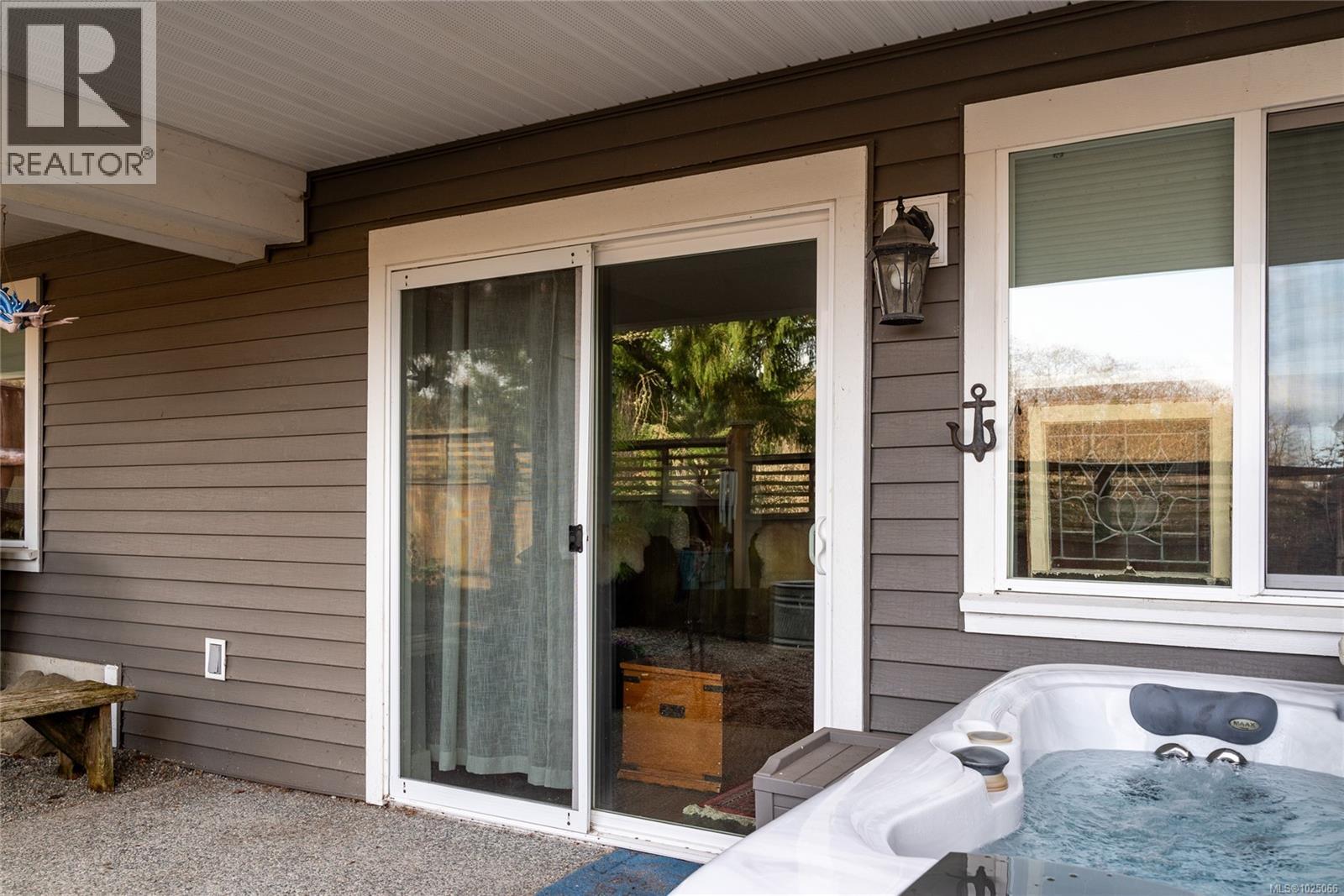 2118 VILLAGE DR - 42