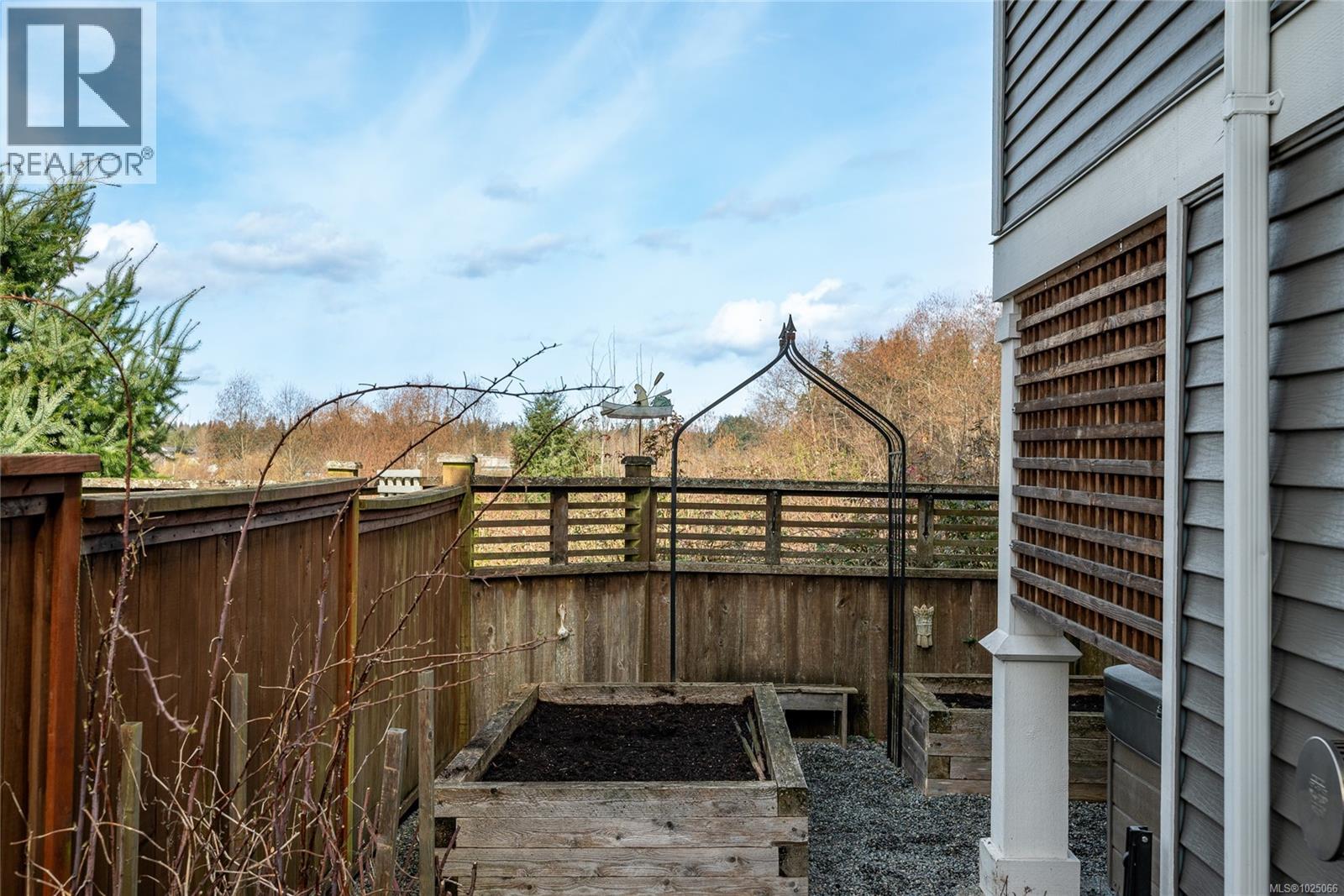 2118 VILLAGE DR - 51