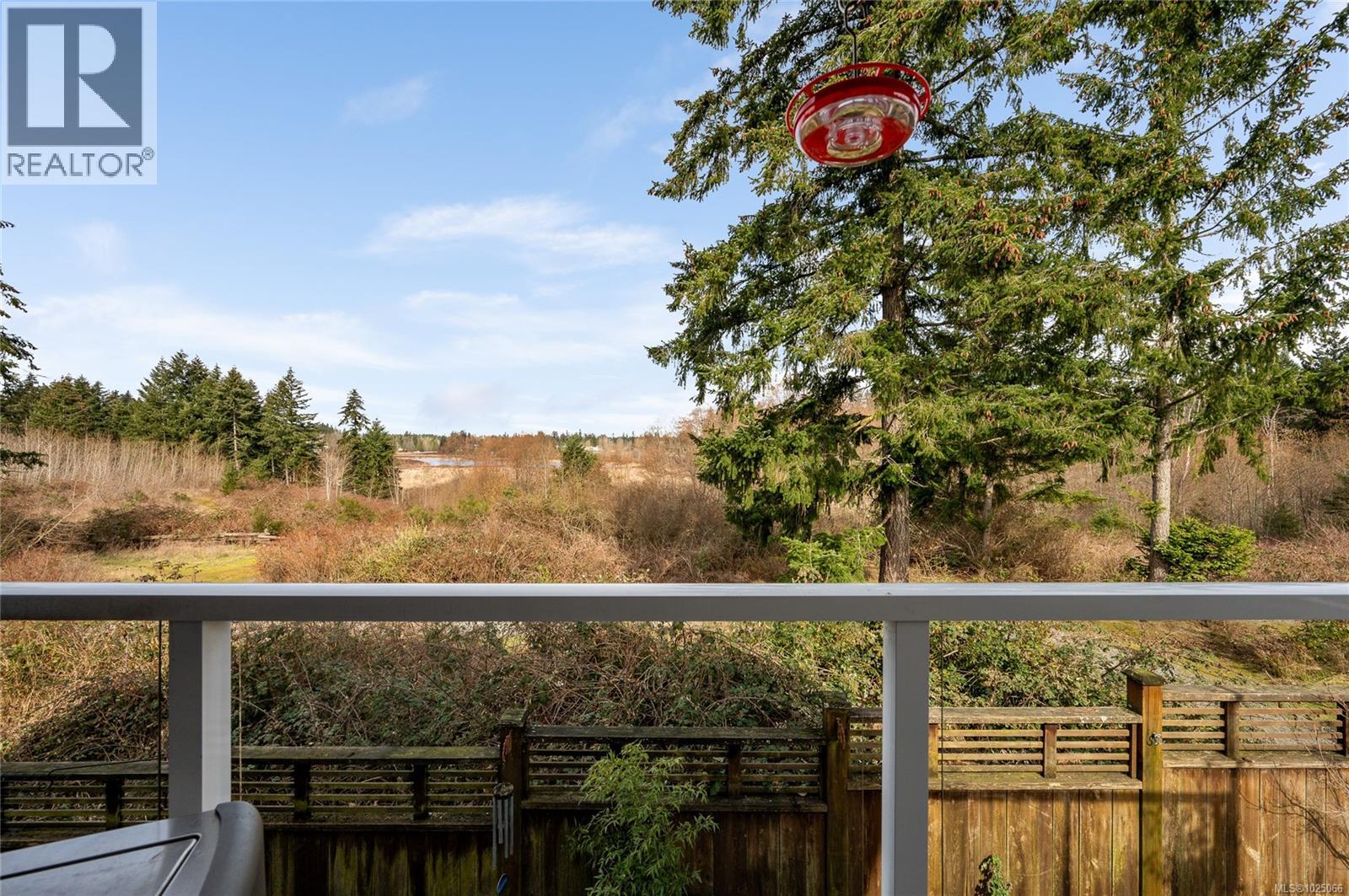 2118 VILLAGE DR - 21