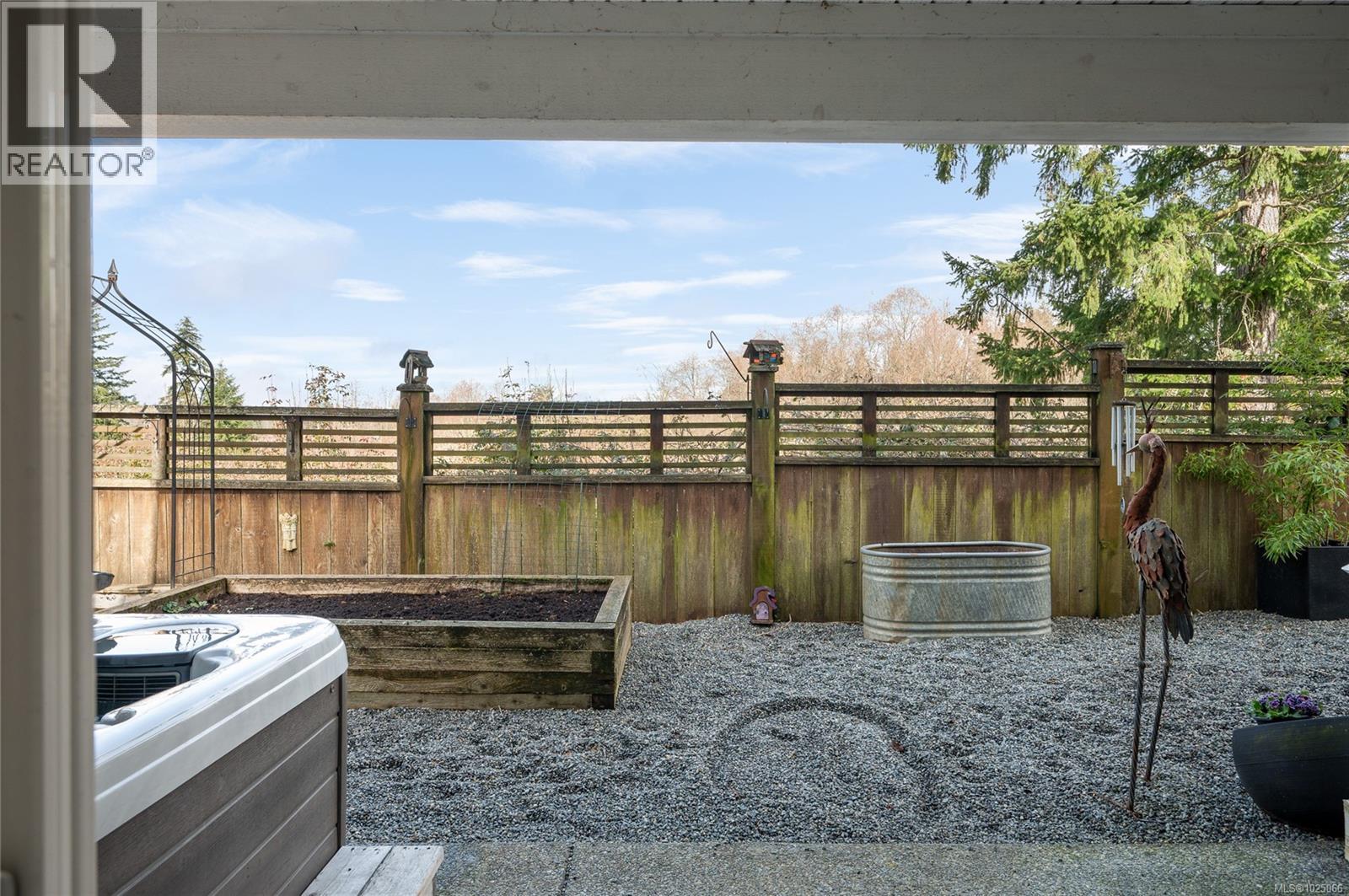 2118 VILLAGE DR - 41