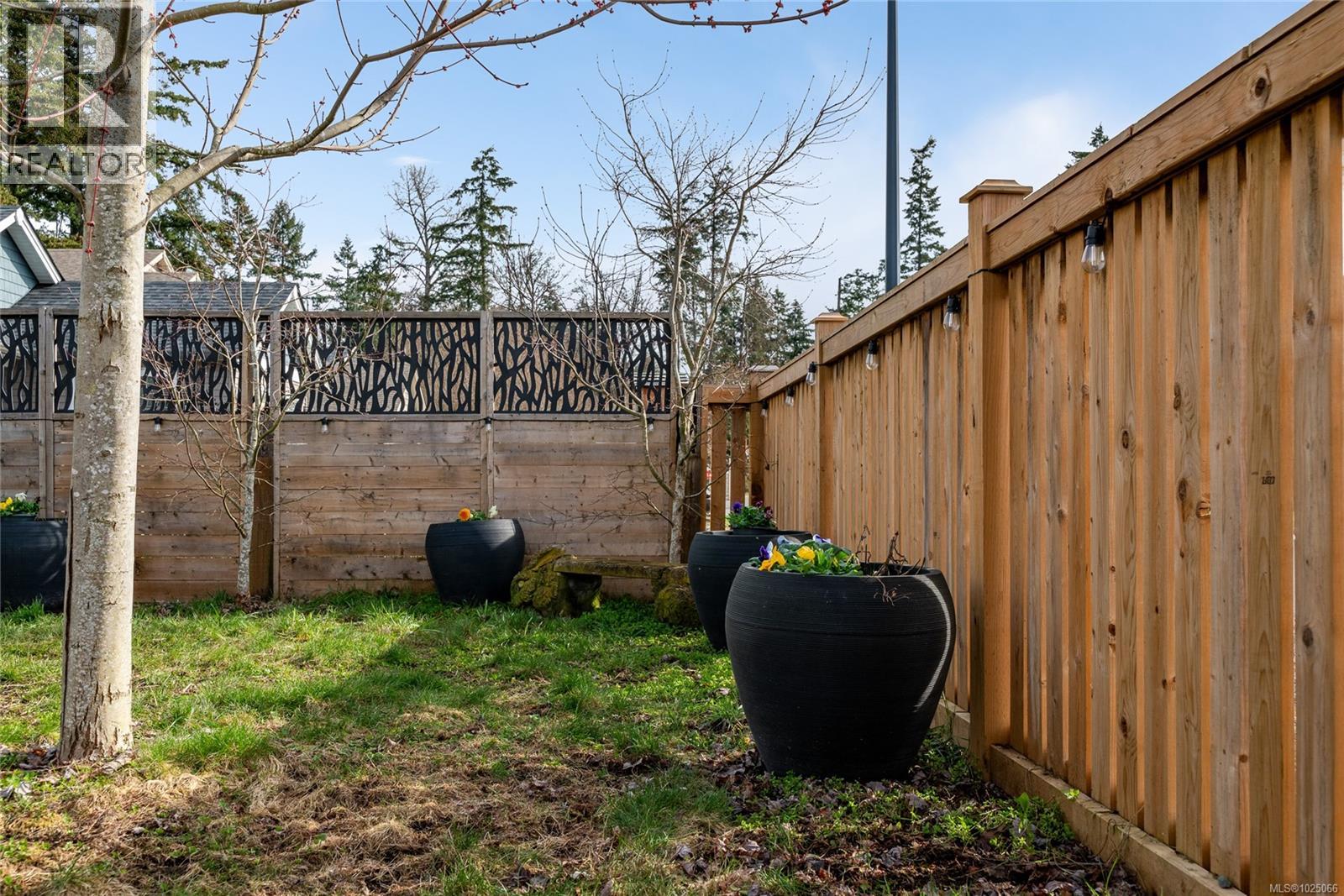 2118 VILLAGE DR - 46