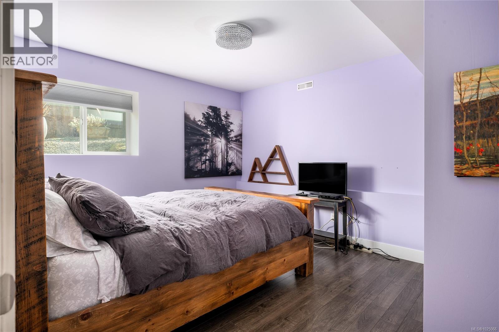 2118 VILLAGE DR - 44