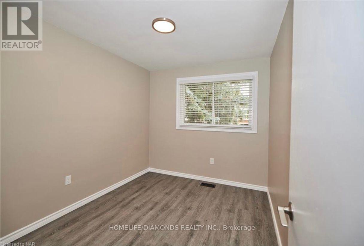 UPPER - 6508 CALEDONIA STREET - Photo 4 of 7, Niagara Falls (Arad/Fallsview), Ontario