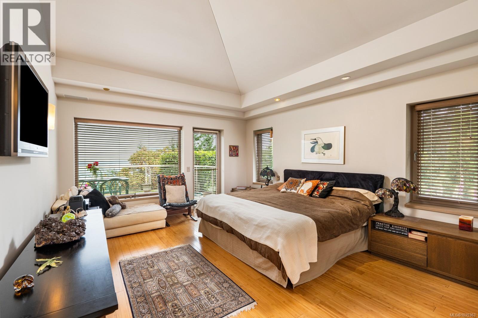 11406 Sycamore Dr, North Saanich