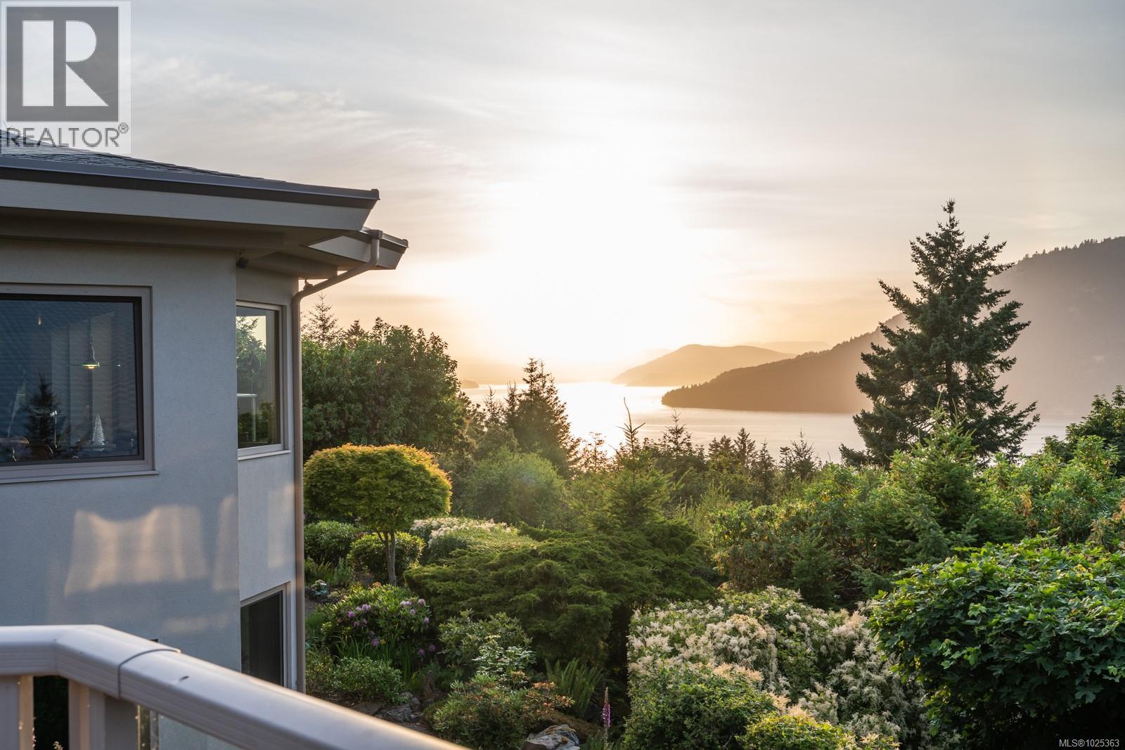 11406 Sycamore Dr, North Saanich