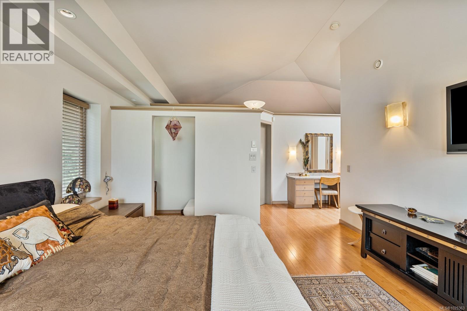 11406 Sycamore Dr, North Saanich