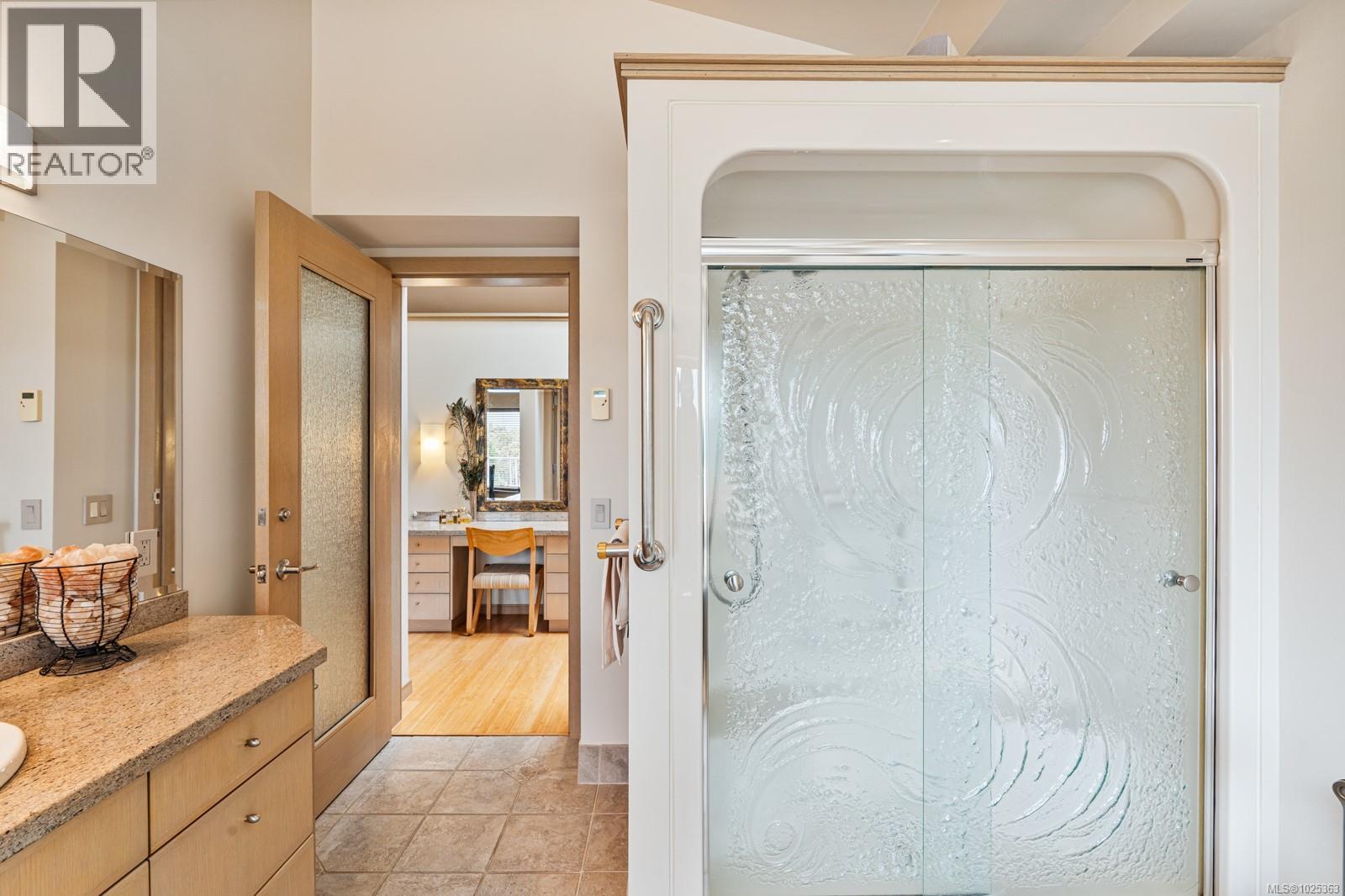 11406 Sycamore Dr, North Saanich