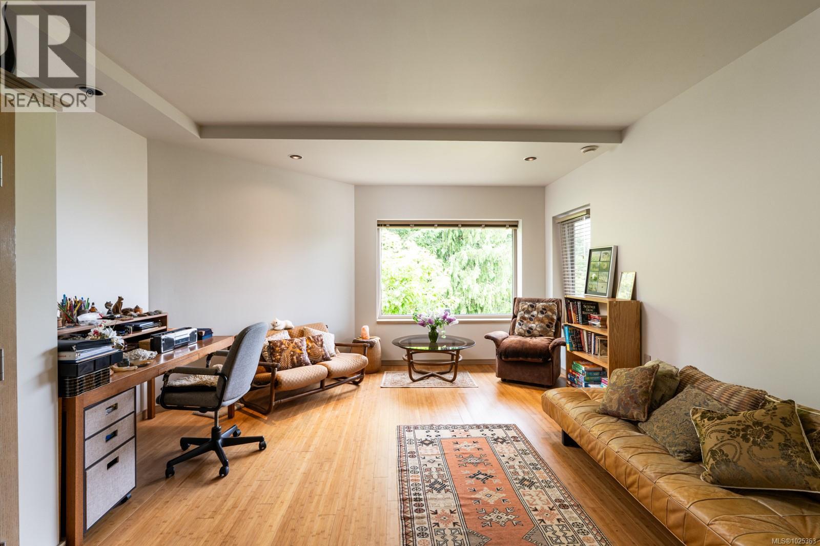 11406 Sycamore Dr, North Saanich