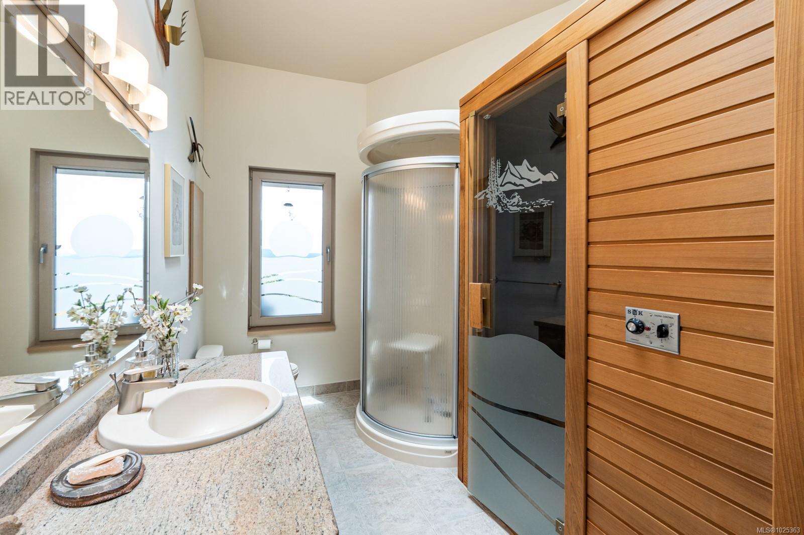 11406 Sycamore Dr, North Saanich