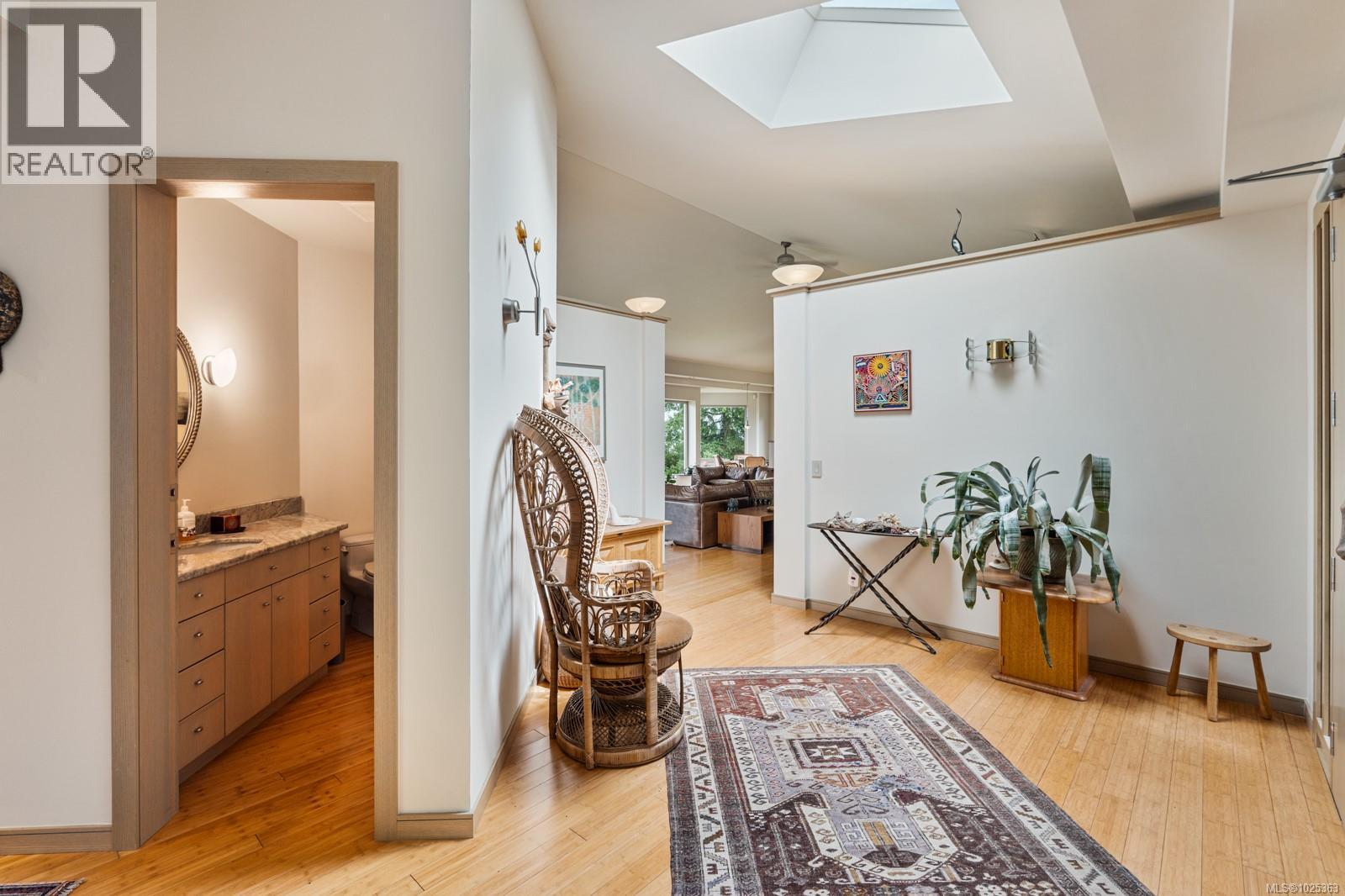 11406 Sycamore Dr, North Saanich