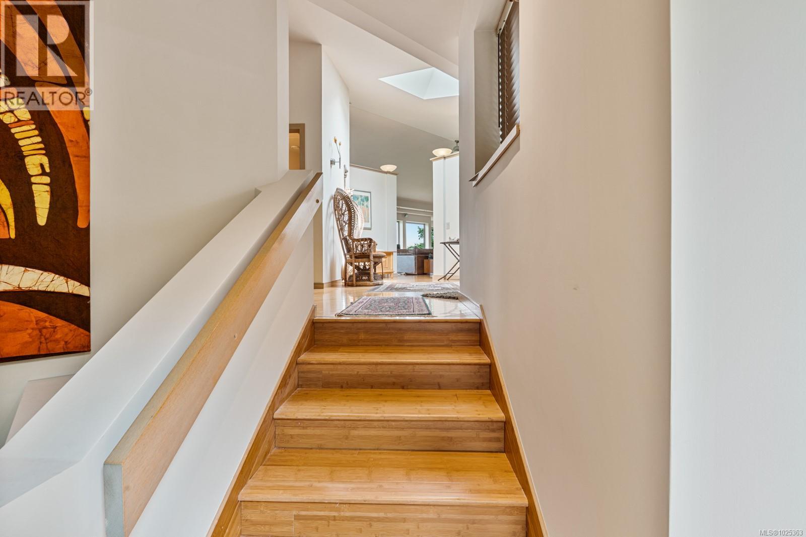 11406 Sycamore Dr, North Saanich