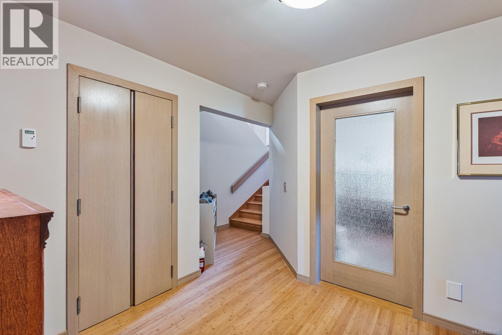 11406 Sycamore Dr, North Saanich