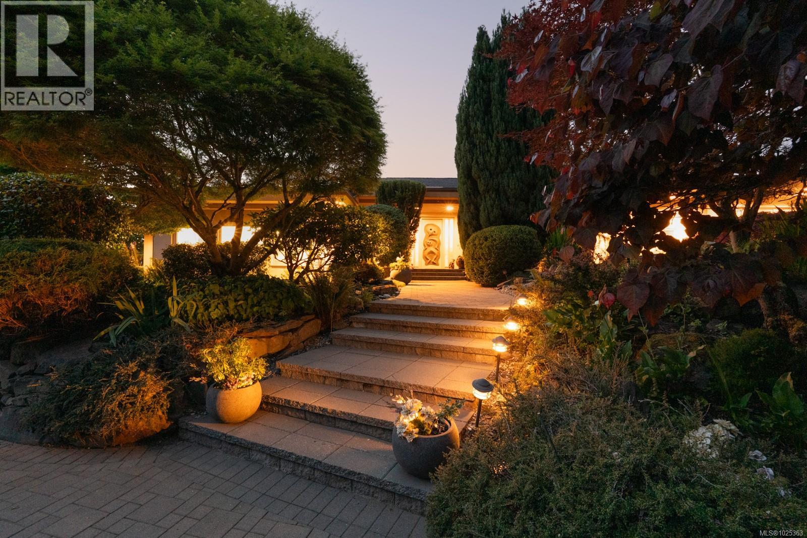 11406 Sycamore Dr, North Saanich