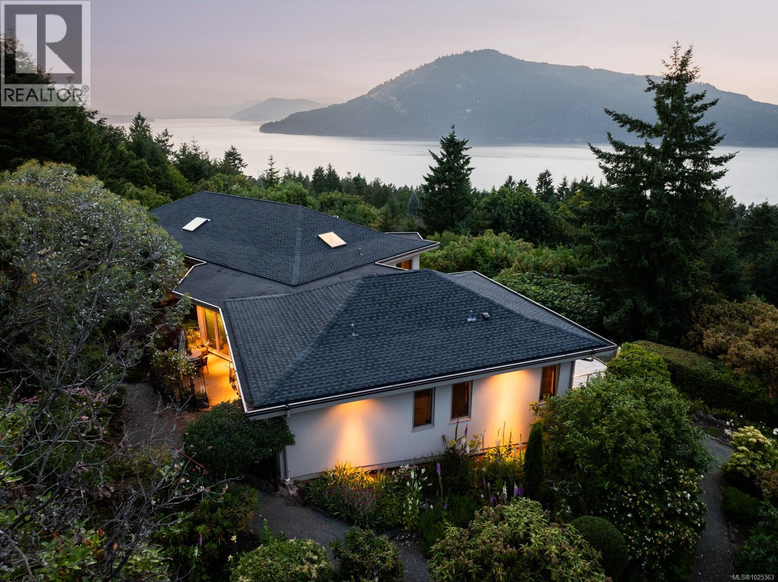 11406 Sycamore Dr, North Saanich