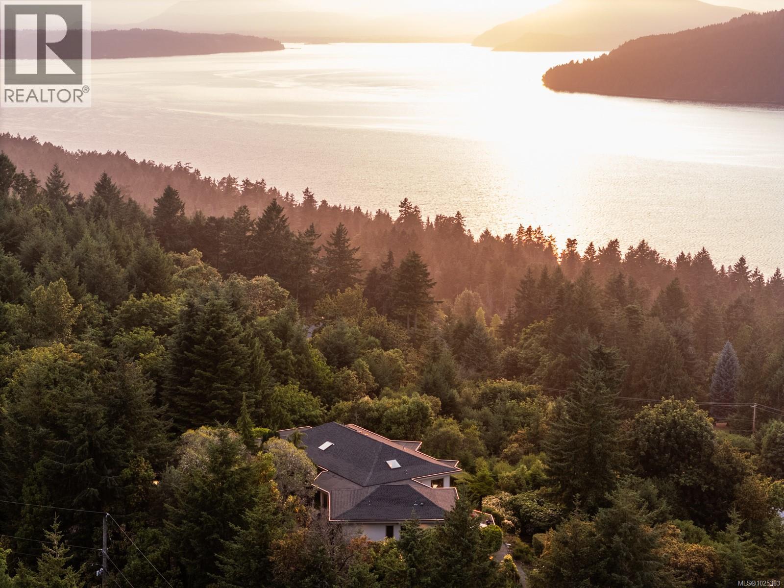 11406 Sycamore Dr, North Saanich