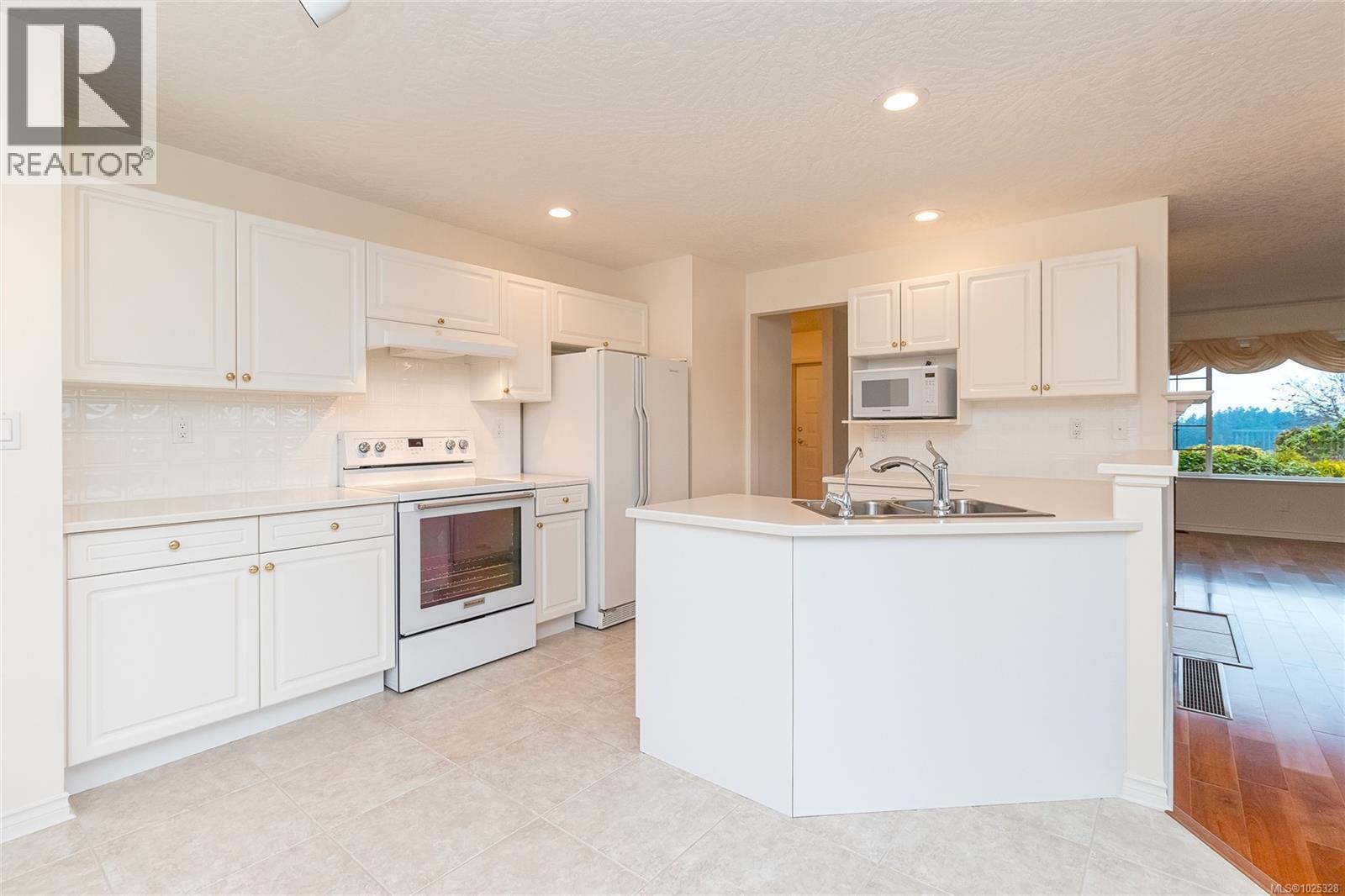 839 Country Club Dr, Cobble Hill