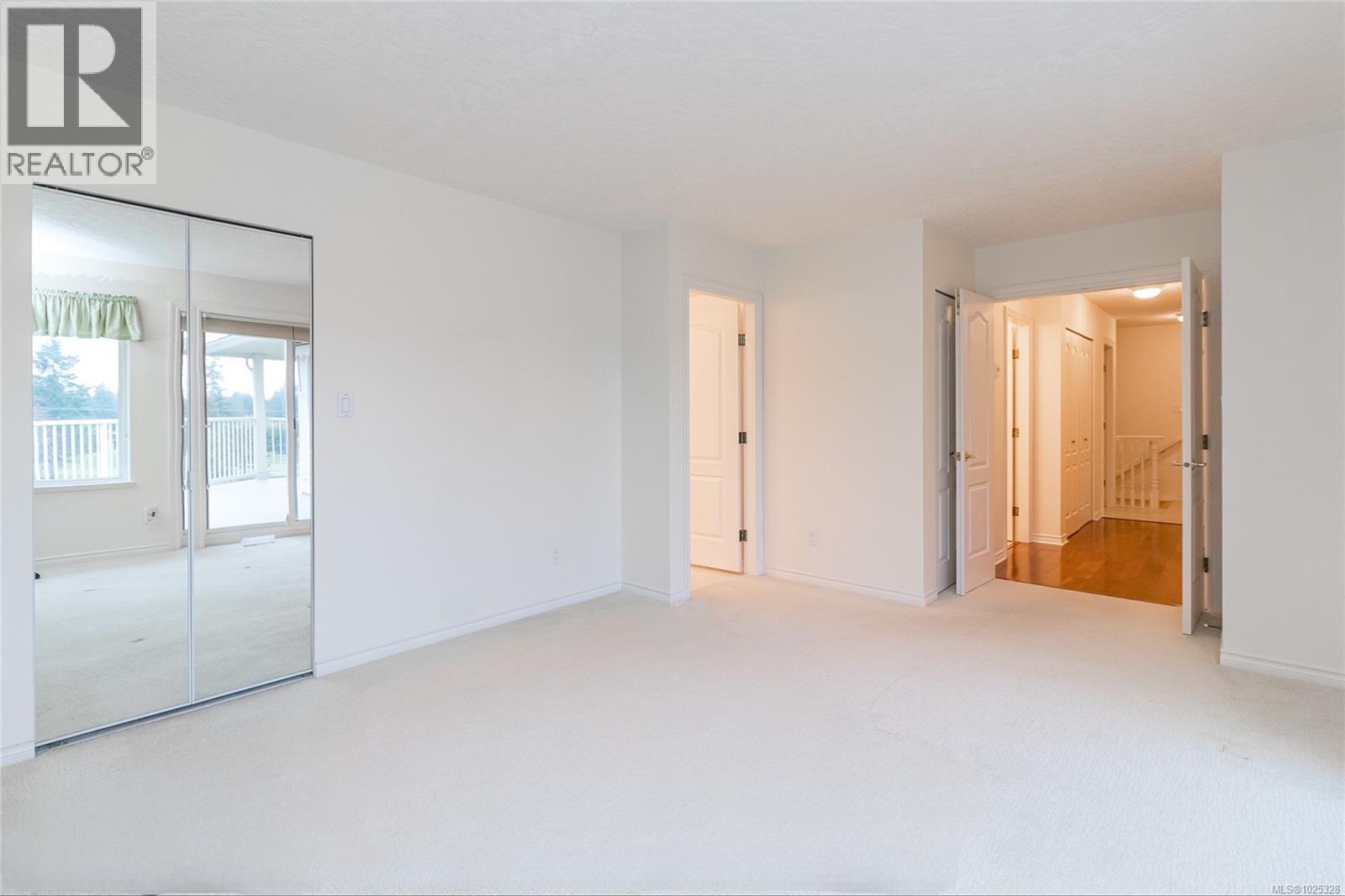 839 Country Club Dr, Cobble Hill