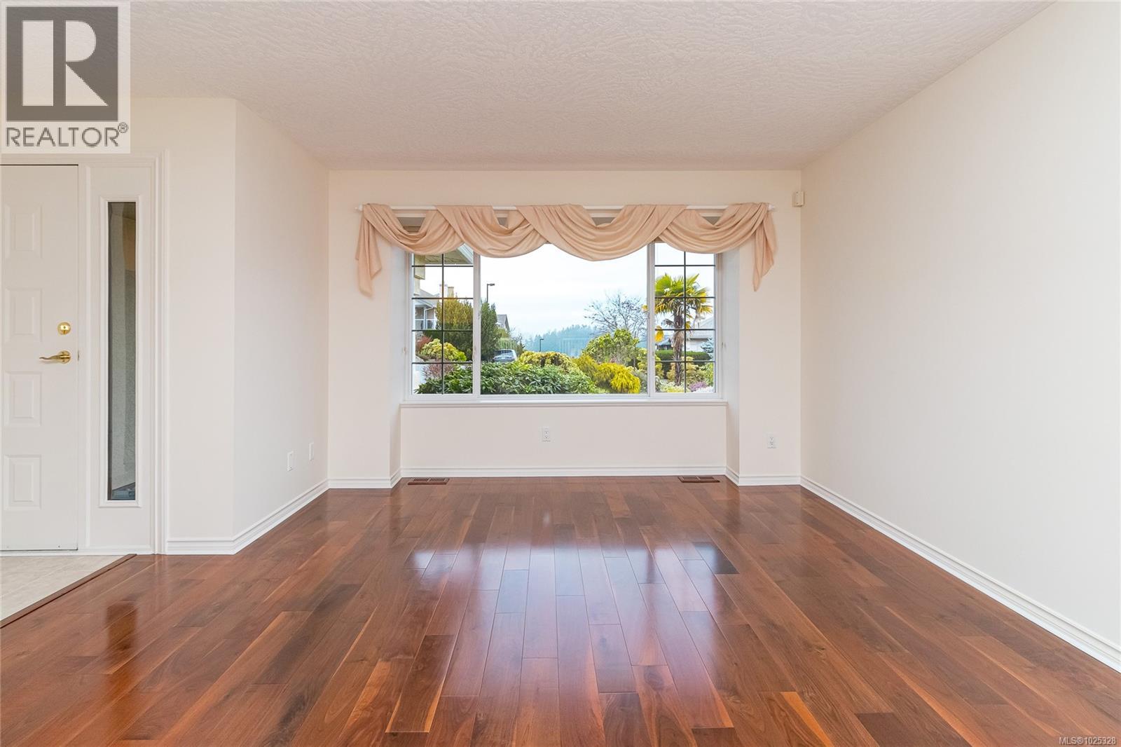 839 Country Club Dr, Cobble Hill