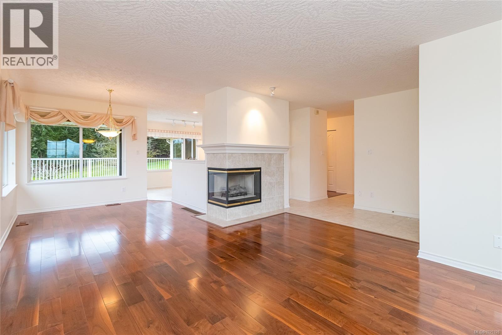 839 Country Club Dr, Cobble Hill