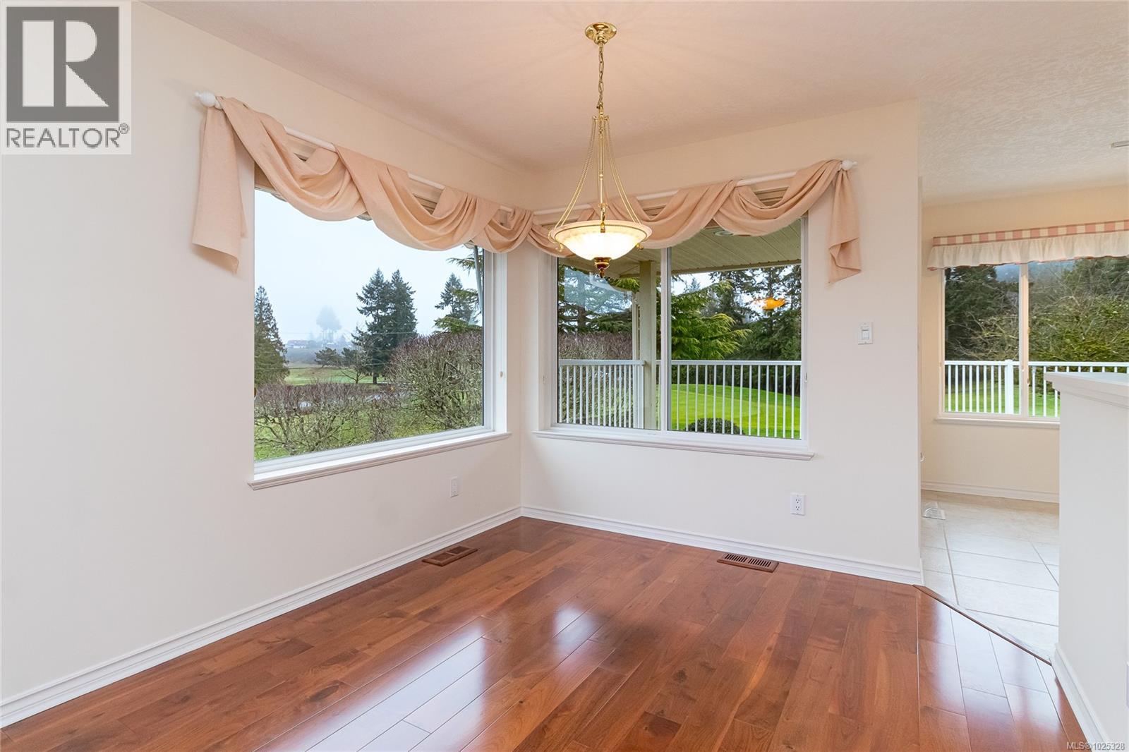 839 Country Club Dr, Cobble Hill