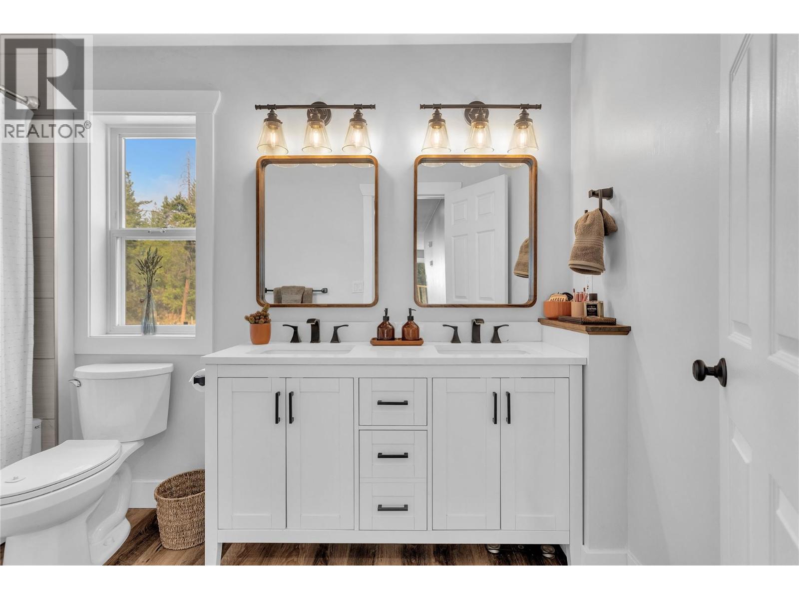  6011 Oyama Lake Road, Lake Country