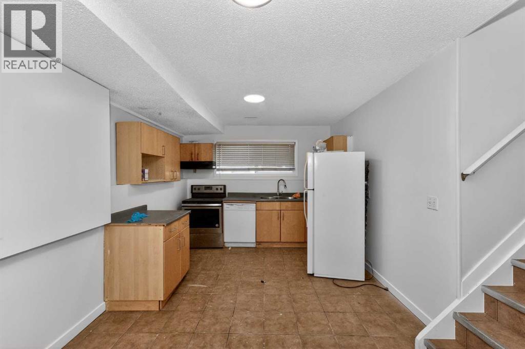 Single Family House Bi-level for Sale in  Taracove Estate Drive NE Taradale Calgary 