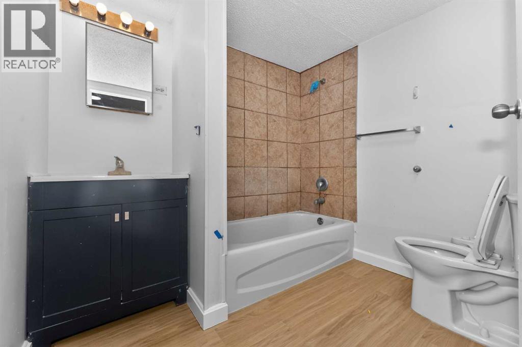 Single Family House Bi-level for Sale in  Taracove Estate Drive NE Taradale Calgary 