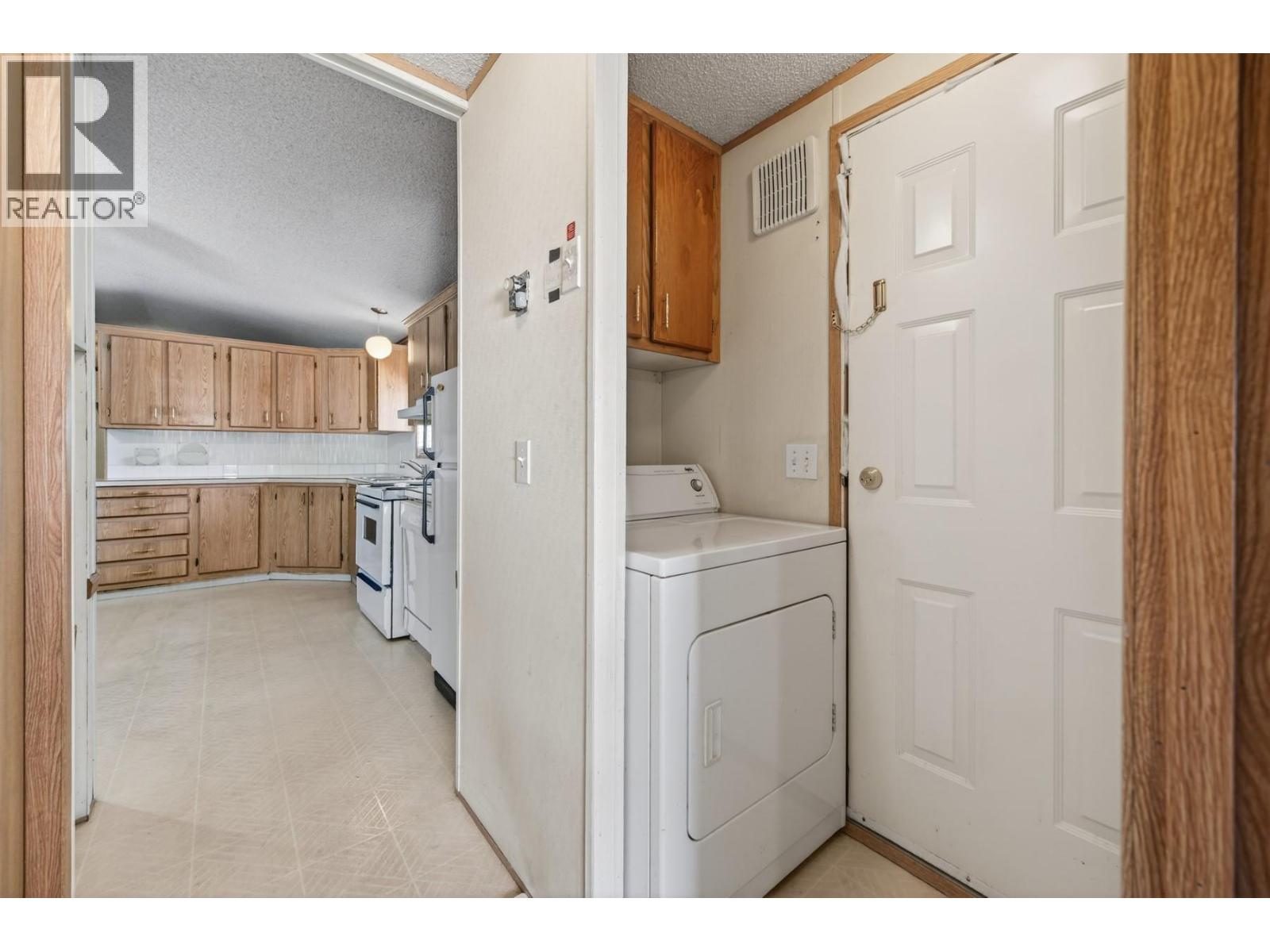 #7 1401 NICOLA AVENUE - 19