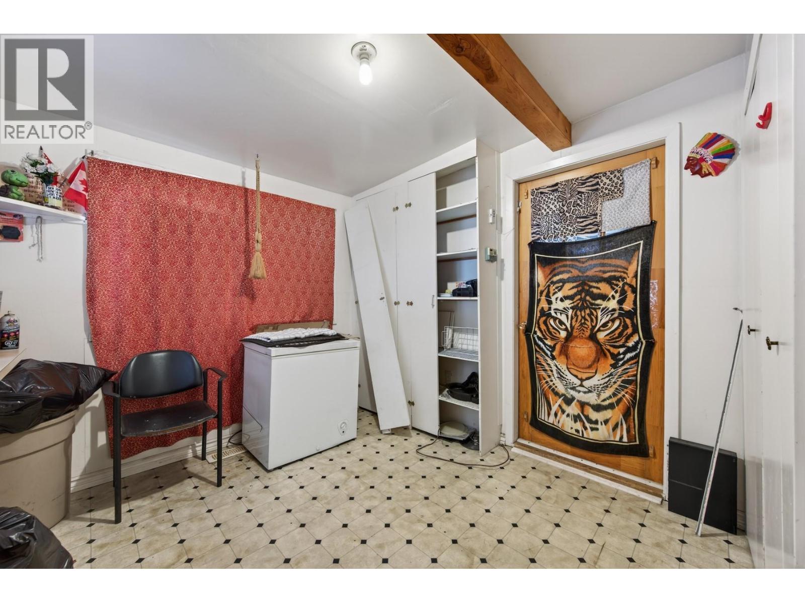 #7 1401 NICOLA AVENUE - 22