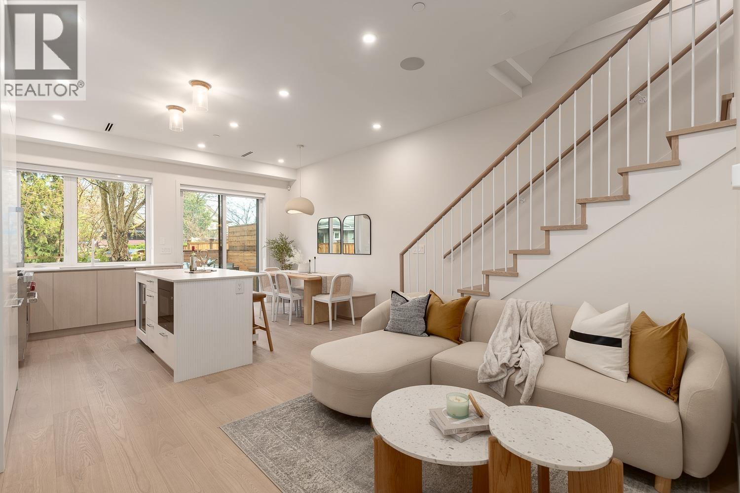 1 7 E 23RD AVENUE - Photo 2 of 23, Vancouver, British Columbia