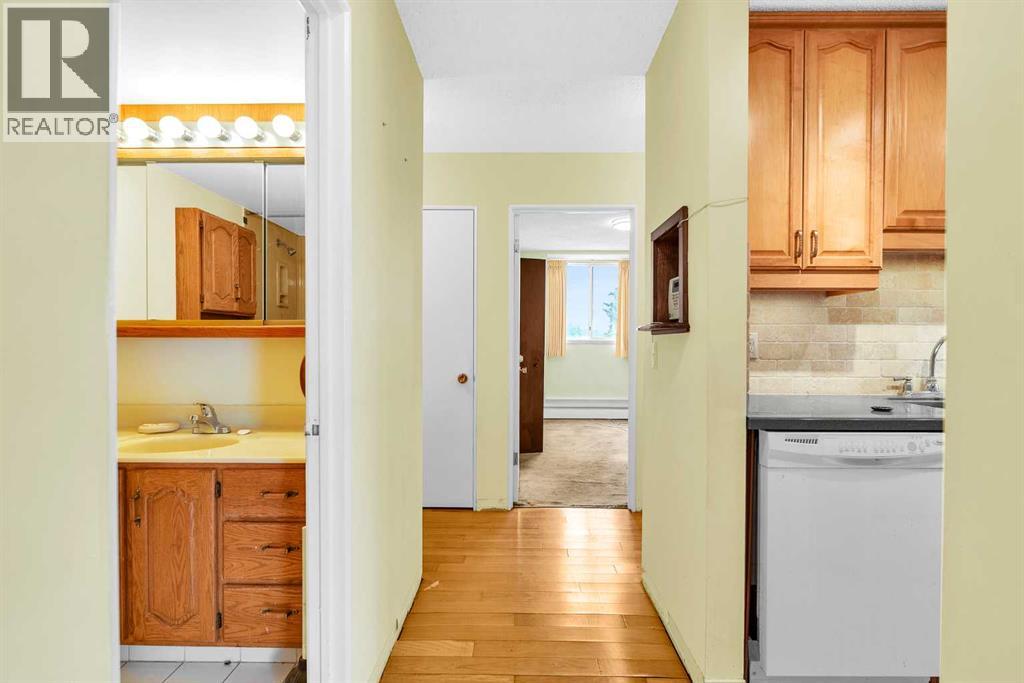 Single Family House for Sale in   Cedar Crescent SW Spruce Cliff Calgary 