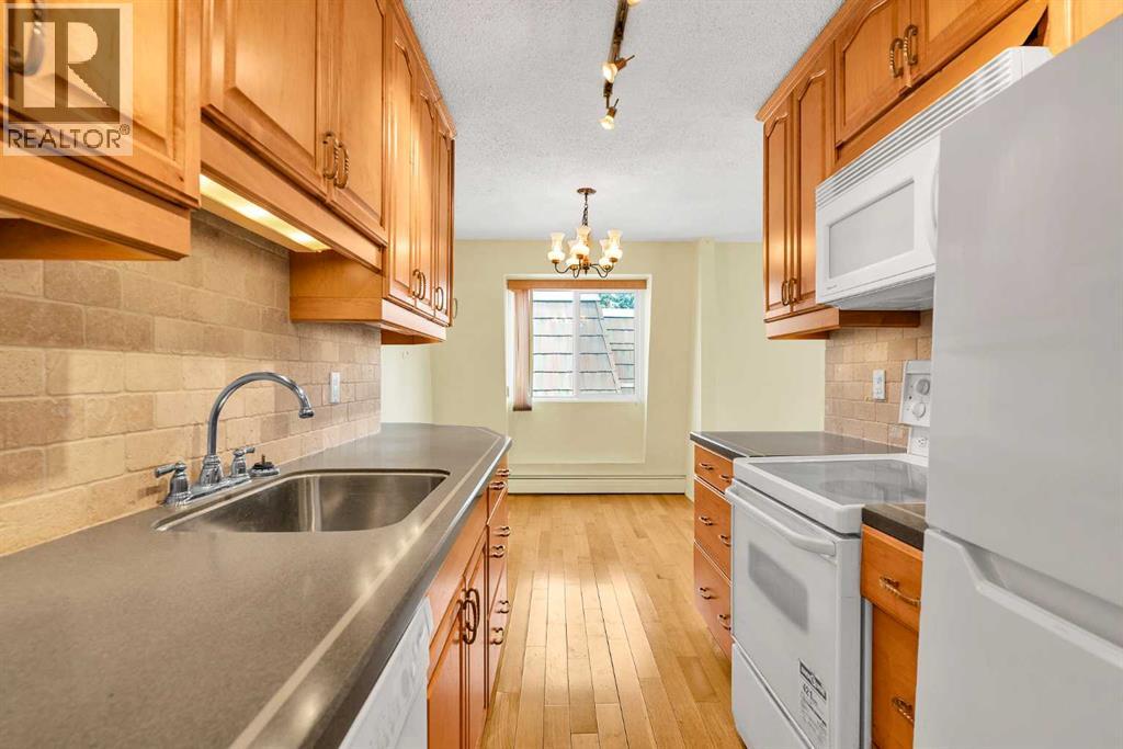 Single Family House for Sale in   Cedar Crescent SW Spruce Cliff Calgary 