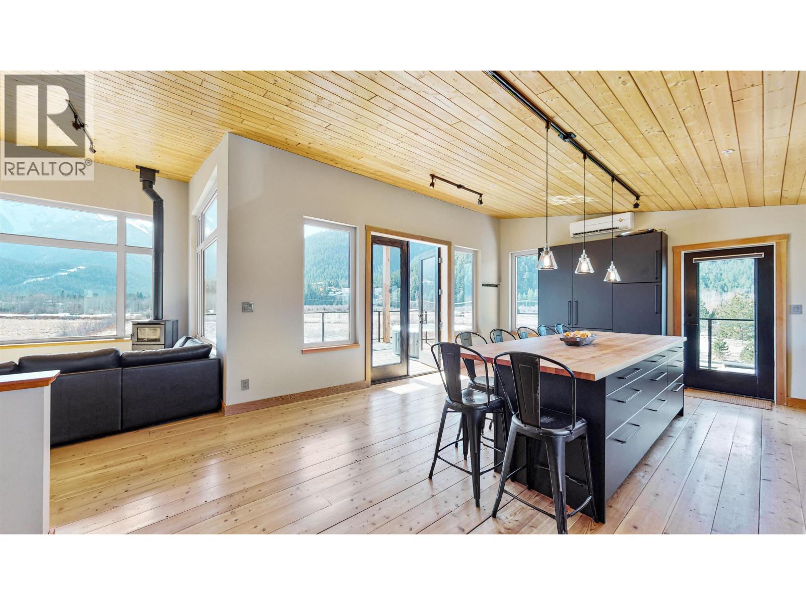 1380 COLLINS ROAD, Pemberton