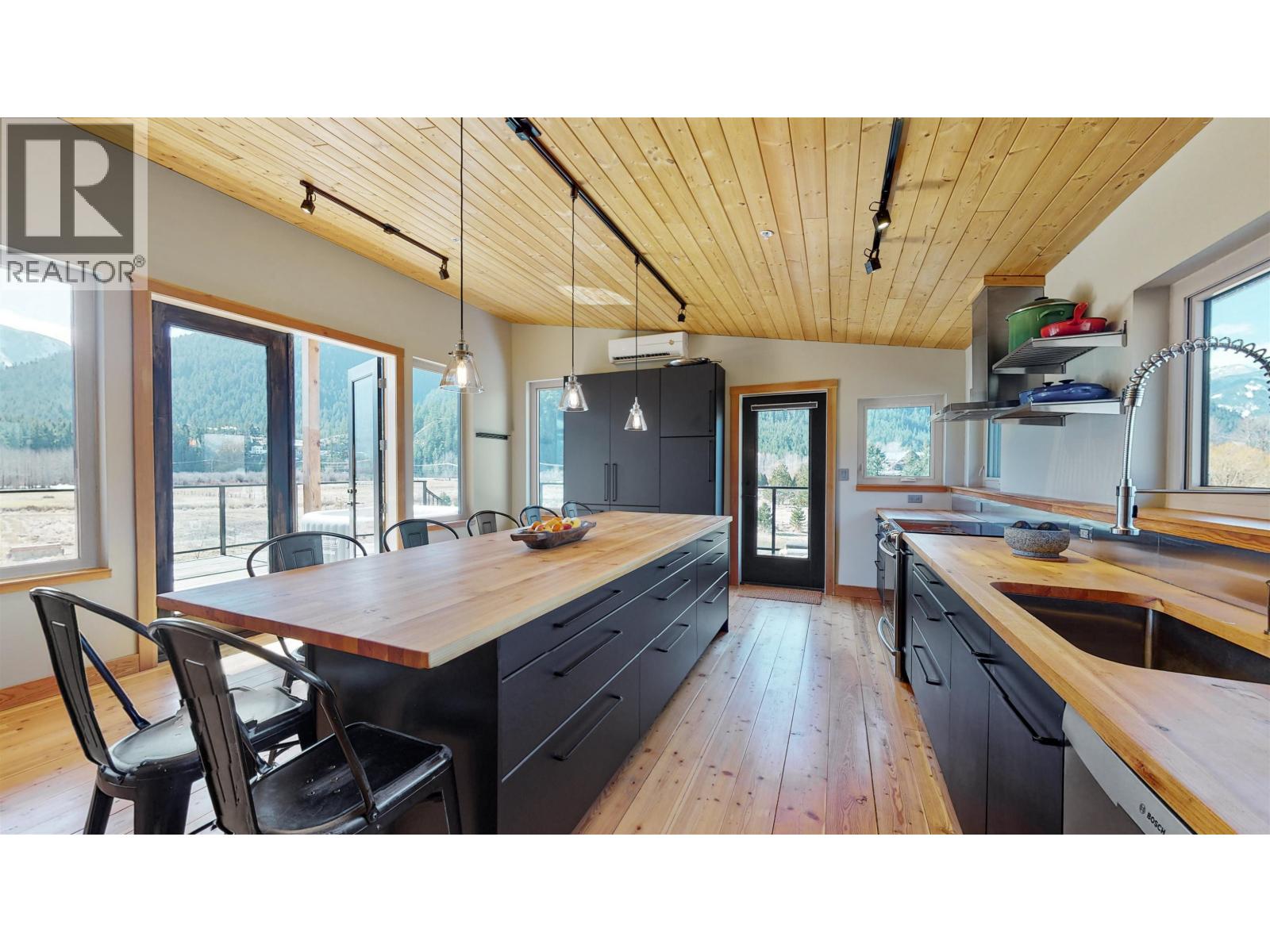 1380 COLLINS ROAD, Pemberton